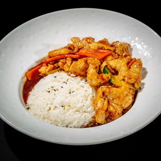 W34 Pollo Con Salsa Pimienta Y Arroz Blanco