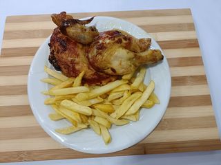 Medio Pollo Asado + Patatas + Bebida (33 Ml.)