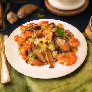 Revuelto de setas y gambas