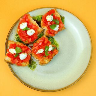 bruschete cu roșii și brânză feta 