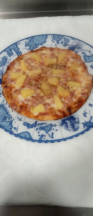 18. Pizza Tropical Mediana