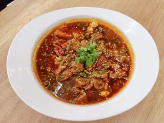 Manzo piccante in brodo con verdure miste