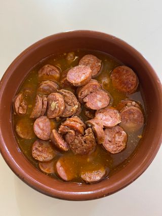 CHORIZO AL VINO. 