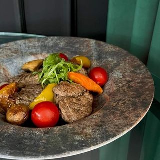 Говядина с овощами / Carne de vita cu legume