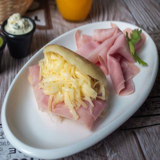 arepa de jamón y queso