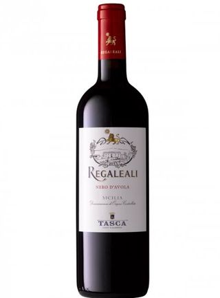 521. Vino rosso Regaliali in bottiglia