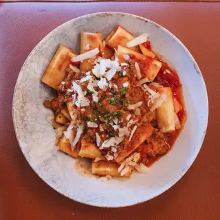 Rigatoni con salsa boloñesa