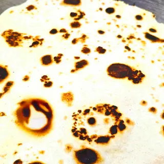 Piada salsiccia e mozzarella