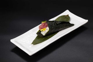 54 Temaki tonno