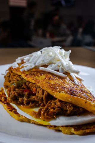 Cachapa De Queso Y Carne Mechada