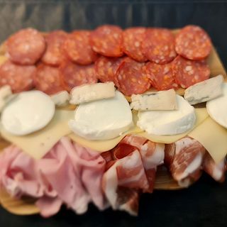 Tagliere di affettati e formaggi (cod art 820)
