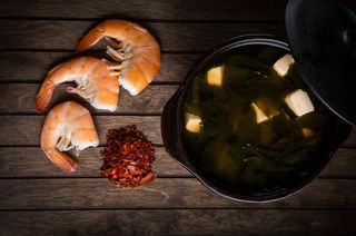 Սուիմոնո ապուր մանրածովախեցգետնով