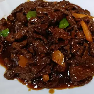 Beef With Snow Peas & Red Chilli In Dry Hot Pot