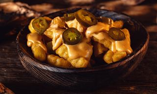 ფრი ჰალაპენიოთი და ყველის სოუსით ფასი