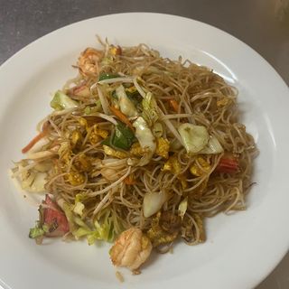 156. Spaghetti di riso con pollo e verdure