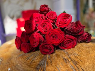 piece roses with ribbon 