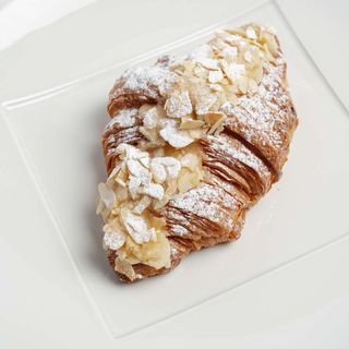 миндальный круассан