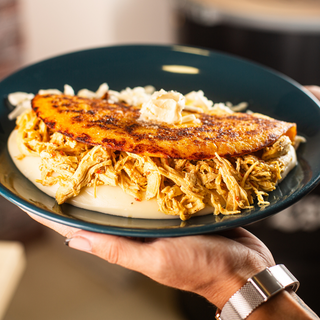 Cachapa Pollo Mechado Y Queso De Mano