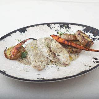 Пуешко със сос от трюфел и гриловани зеленчуци (400г)