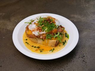 Тост з курячою котлетою