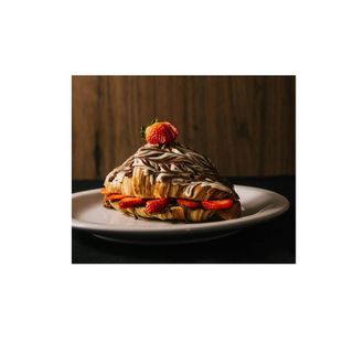 Chocolate & fruit croissant