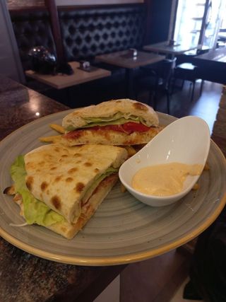 Sendvič sa pršutom 400 gr