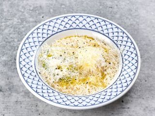 Кокосова вівсянка з яйцем пашот, пармезаном та авокадо