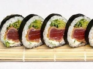 Futomaki z opalanym tuńczykiem 6 szt.