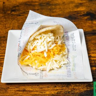 Arepa tres quesos