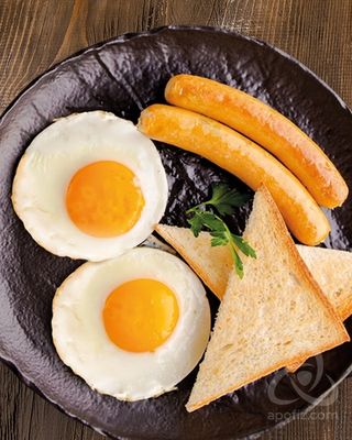 яичница с сосиской