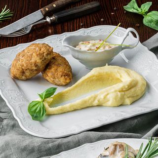 Pîrjoale din iepure și piure de cartofi