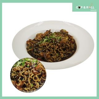 Пържен рамьон с пилешко месо и джаджанг сос 