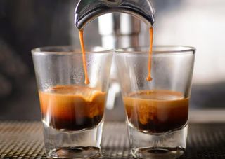 Double Espresso + eau (33 cl)