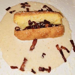 Crocchettone con cacio, pepe e guanciale