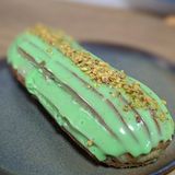 Pistachio éclair