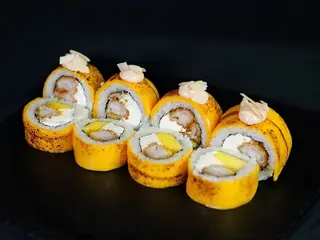 Serowy z krewetką w tempurze (8szt) (330g)