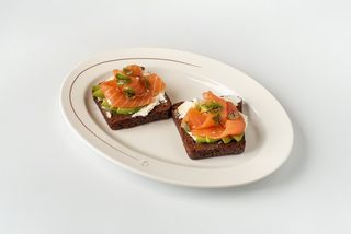 Авокадо-тост с лососем