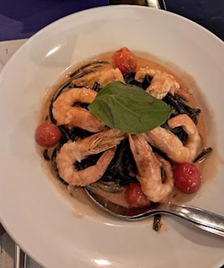 Linguini Nero com Camarão