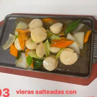 303 Vieiras Salteadas Con Verduras
