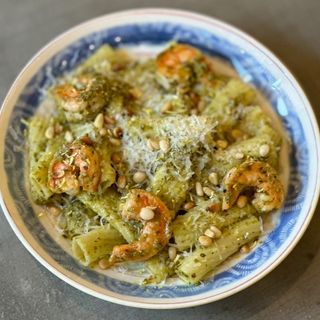 Паста з тигровими креветками та песто