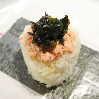 Onigiri Salmon Wakame