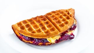 Waffle cu vanilie și dulceață de vișine