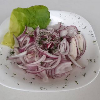 Salată de ceapă roșie cu oțet