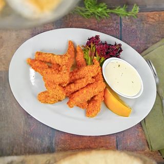 Пилешки хапки в панировка от корнфлейкс и чеснов сос (250г)