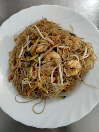 Spaghetti di riso con gamberi