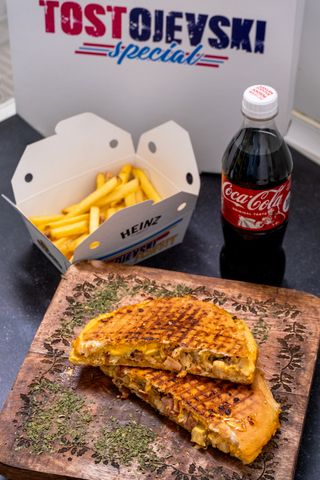 Chicken burger + Pomfrit XL + Coca-Cola 0,5l