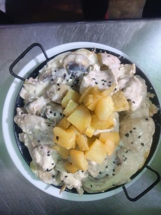 Pollo con champiñones a la carbonara