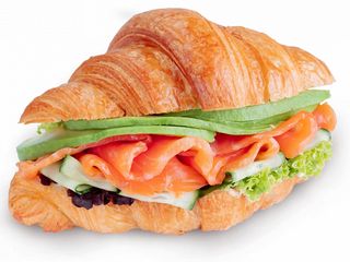 Круасан з лососем (270g)