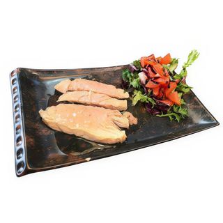 Bonito Laminado con Ensalada