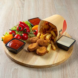 Chicken nuggets 7szt z frytkami